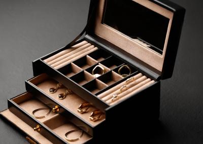 juoda papuosalu dezute is odos prabangi dezute papuosalams moterims dovana kaledoms gimtadieniui jubiliejaus proga mamai zmonai mociutei 2